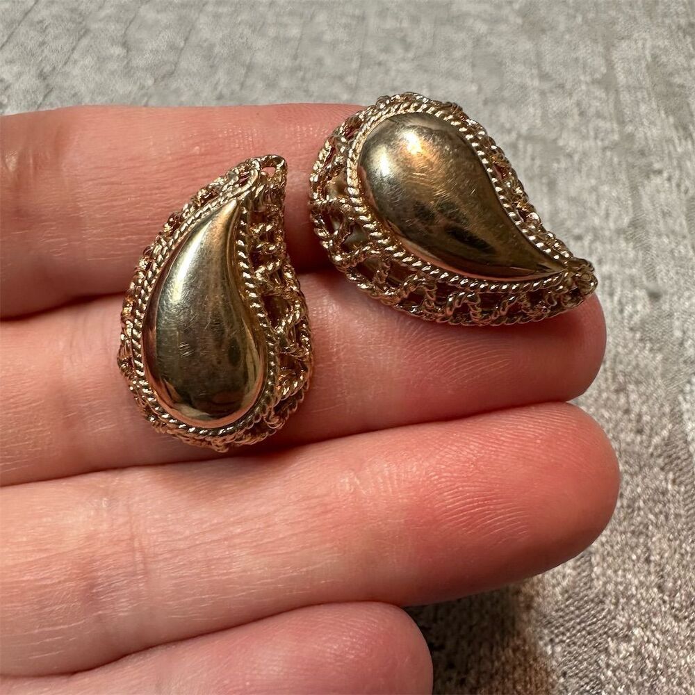 Vintage Avon Gold Tone Paisley Stud Earrings, Retro Style, Fashion